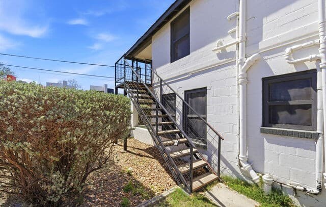 1-bedroom rental at 127 Clay Unit 2 in San Antonio, TX — photo 3