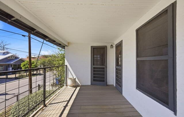 1-bedroom rental at 127 Clay Unit 2 in San Antonio, TX — photo 4