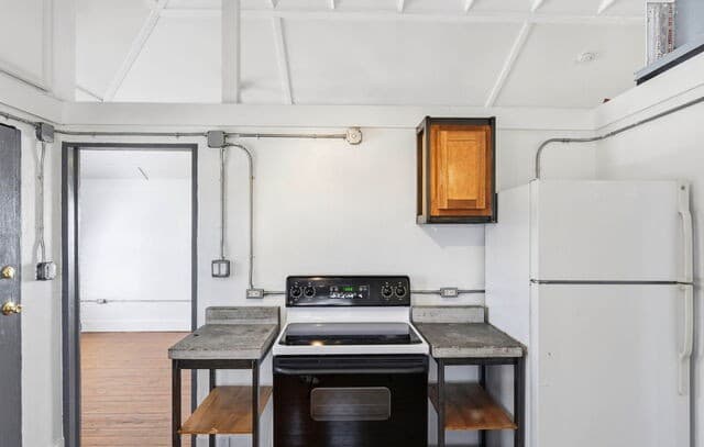 1-bedroom rental at 127 Clay Unit 2 in San Antonio, TX — photo 5