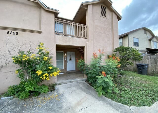 5225 Meadow Field Unit 1 — photo 1