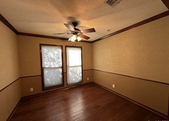 3-bedroom rental at 6461 Firestone Pkwy in San Antonio, TX — photo 4