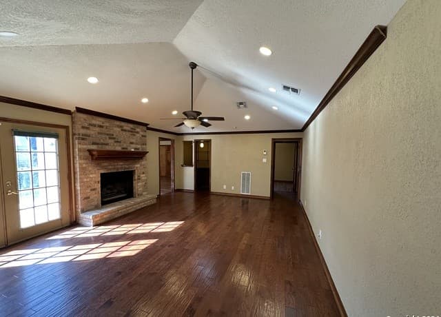 3-bedroom rental at 6461 Firestone Pkwy in San Antonio, TX — photo 5