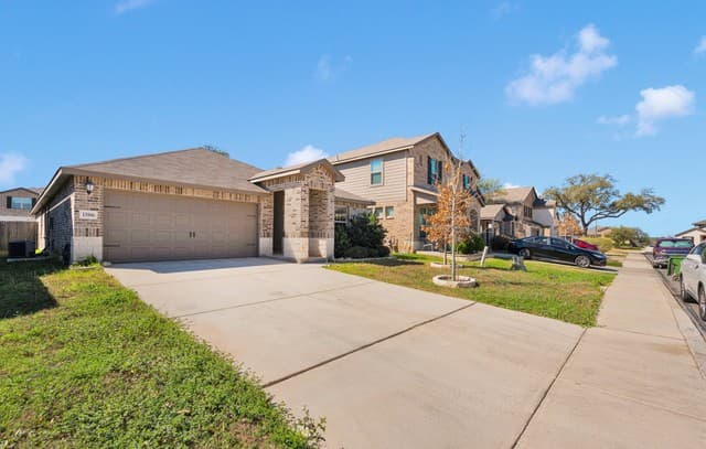 4-bedroom rental at 13166 Maridell Park in San Antonio, TX — photo 2