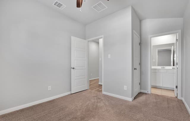 4-bedroom rental at 13166 Maridell Park in San Antonio, TX — photo 4