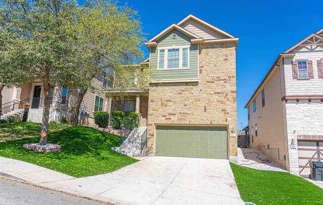 4-bedroom rental at 2527 Villa Borghese in San Antonio, TX — photo 2