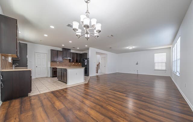 4-bedroom rental at 2527 Villa Borghese in San Antonio, TX — photo 4
