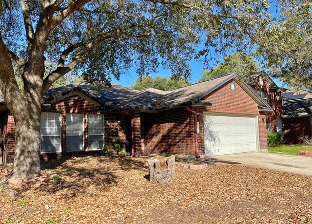 3-bedroom rental at 12219 Stable Road Dr in San Antonio, TX — photo 2