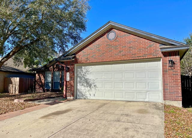 3-bedroom rental at 12219 Stable Road Dr in San Antonio, TX — photo 3