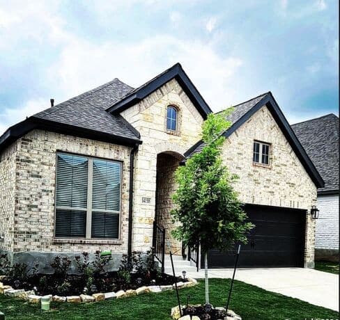 3-bedroom rental at 14158 Blind Bandit Creek in San Antonio, TX — photo 2
