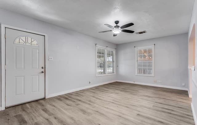 347 W Hermine — photo 2