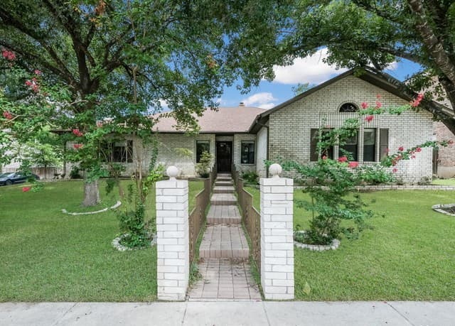 4-bedroom rental at 9231 Linbrooke in San Antonio TX