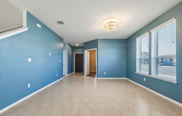 4-bedroom rental at 10515 Brady Creek Camp in San Antonio, TX — photo 2