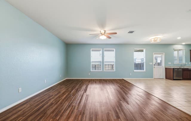 4-bedroom rental at 10515 Brady Creek Camp in San Antonio, TX — photo 4