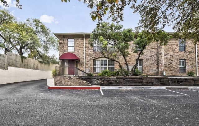 7926 Broadway Unit 402