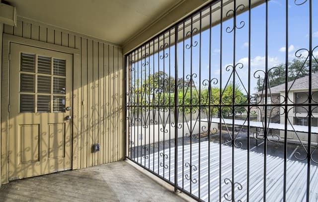 7926 Broadway Unit 402 — photo 4