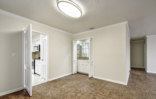 7926 Broadway Unit 402 — photo 5