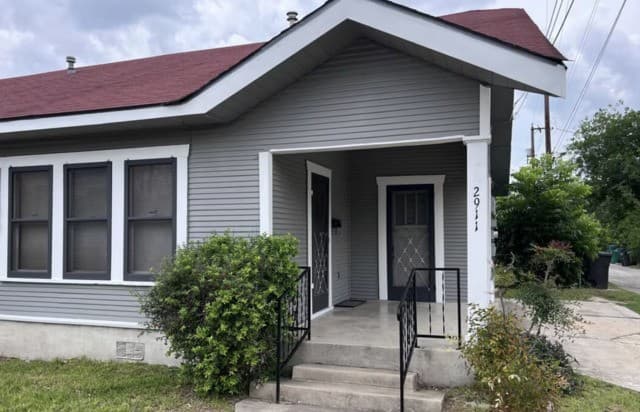 2907 N Elmendorf Unit 2911 — photo 1