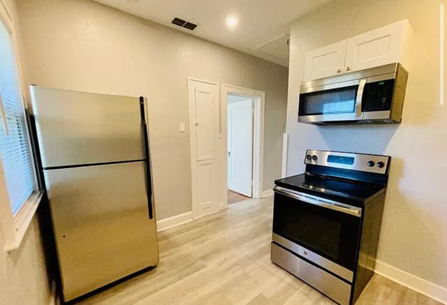 2907 N Elmendorf Unit 2911 — photo 4