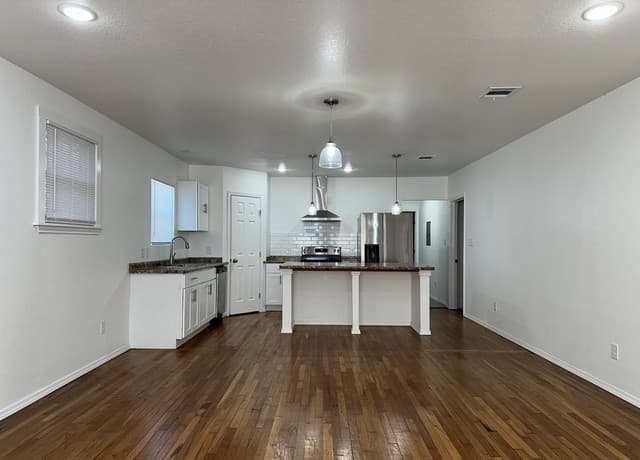 923 McIlvaine Unit 101 — photo 2