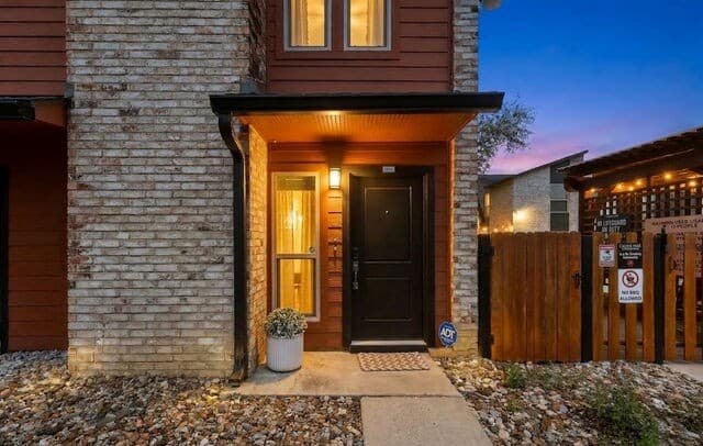 2718 Old Field — photo 1