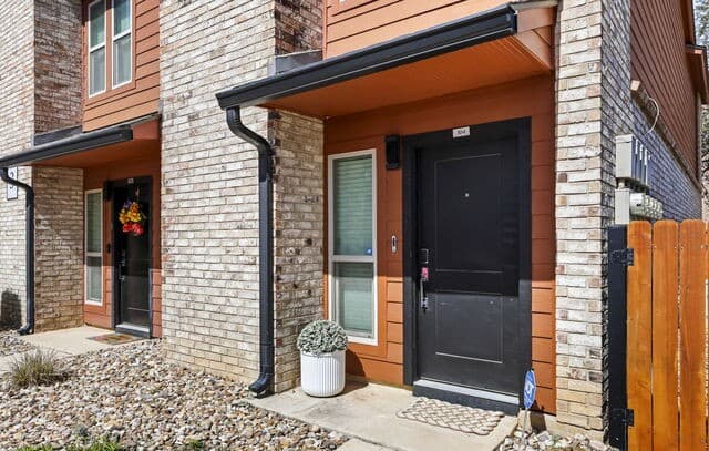 2718 Old Field — photo 2