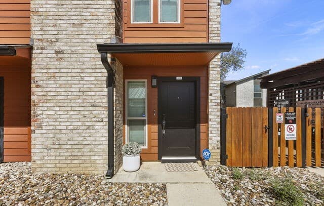 2718 Old Field — photo 4