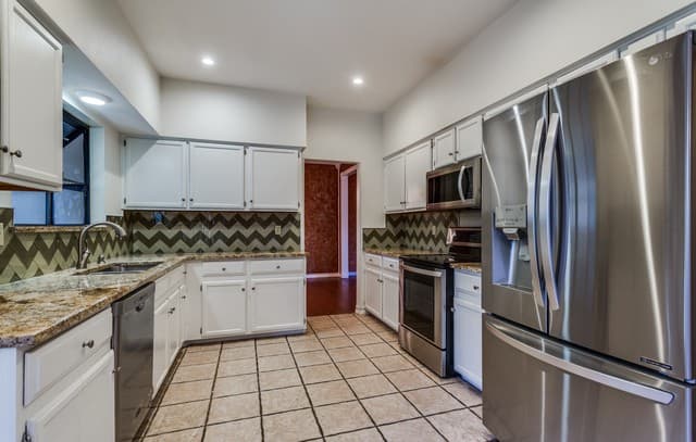 3-bedroom rental at 9394 Lamerton St in San Antonio, TX — photo 5