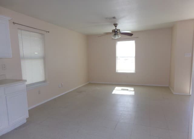3-bedroom rental at 9228 Balboa Port in San Antonio, TX — photo 2