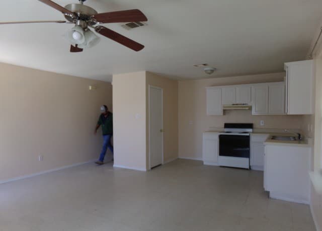 3-bedroom rental at 9228 Balboa Port in San Antonio, TX — photo 5