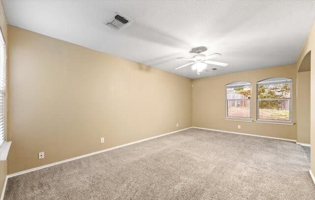 4-bedroom rental at 5519 Tomas Cir in San Antonio, TX — photo 4