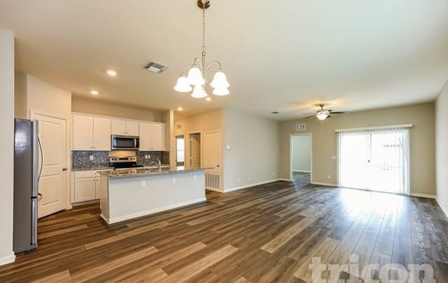 3-bedroom rental at 14335 Gunsight Pass in San Antonio, TX — photo 2
