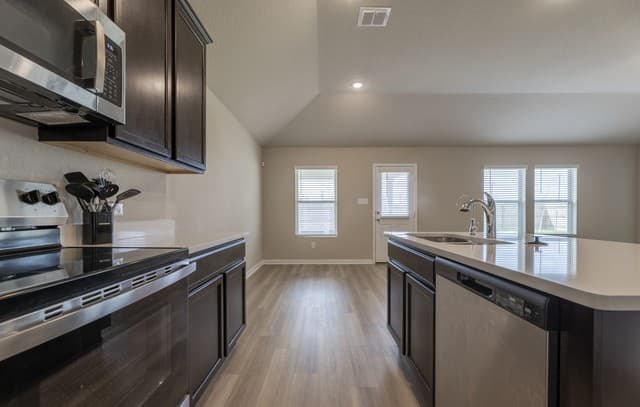 3035 Selhurst — photo 5