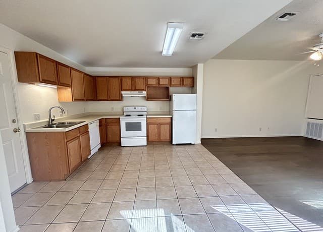 5046 Anacacho St — photo 2