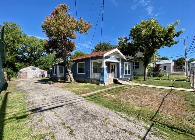 2213 N Flores — photo 2