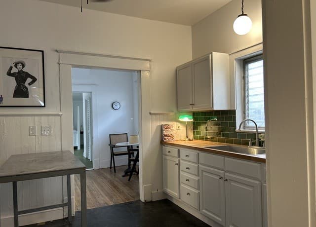 2213 N Flores — photo 4