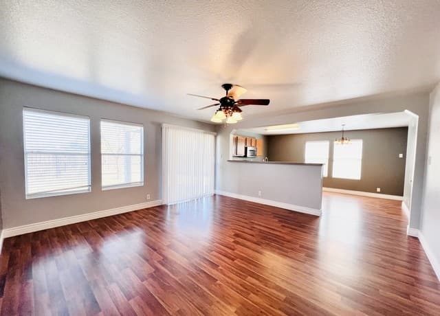 3-bedroom rental at 12251 Autumn Cherry in San Antonio, TX — photo 2