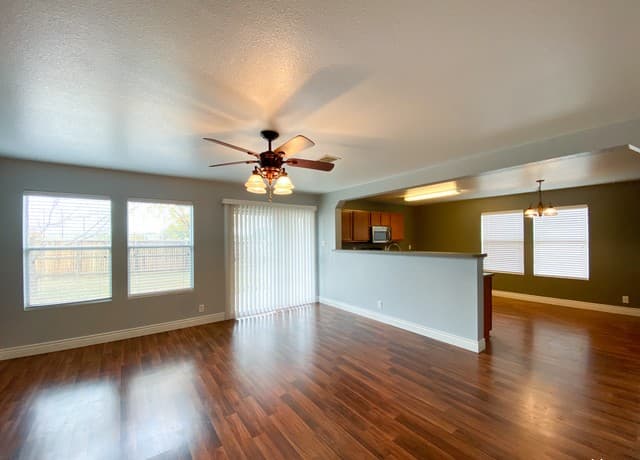 3-bedroom rental at 12251 Autumn Cherry in San Antonio, TX — photo 3
