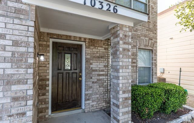 10326 Mission — photo 4