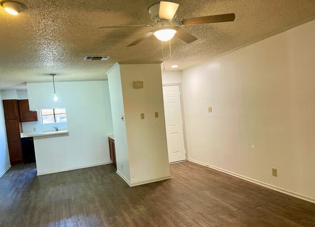 2-bedroom rental at 4212 Medical Dr Unit 1604 in San Antonio, TX — photo 4