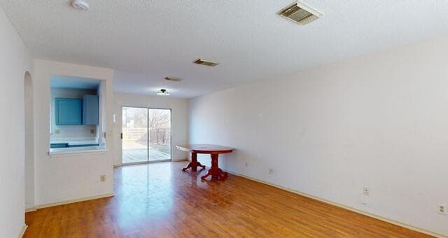 3-bedroom rental at 10127 Sunset Pl in San Antonio, TX — photo 2
