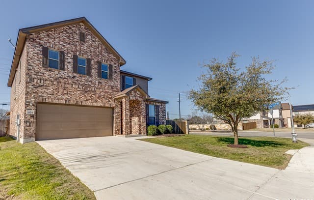 4-bedroom rental at 7615 Cherished Bend in San Antonio, TX — photo 2