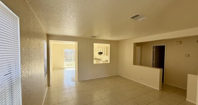 3-bedroom rental at 10026 Sungate Park in San Antonio, TX — photo 2