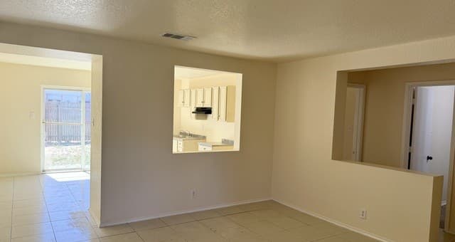3-bedroom rental at 10026 Sungate Park in San Antonio, TX — photo 4
