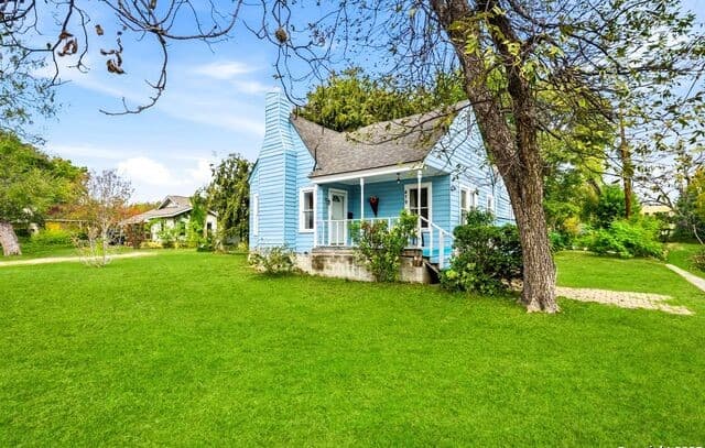 479 E Magnolia — photo 1