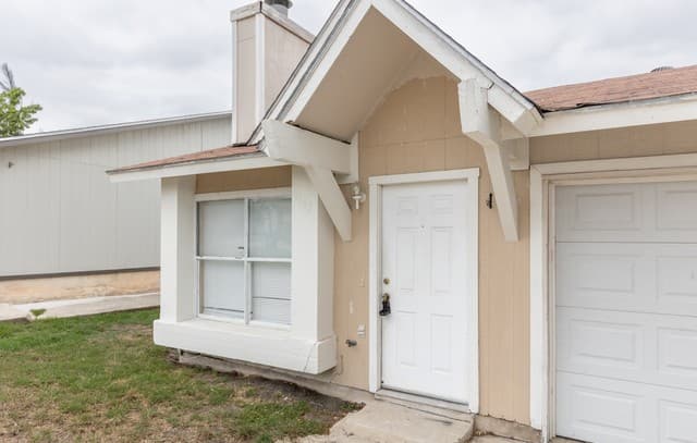 3-bedroom rental at 9643 Bratton in San Antonio, TX — photo 3