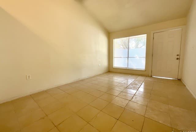 3-bedroom rental at 7237 Glen Bay in San Antonio, TX — photo 3