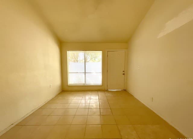 3-bedroom rental at 7237 Glen Bay in San Antonio, TX — photo 5