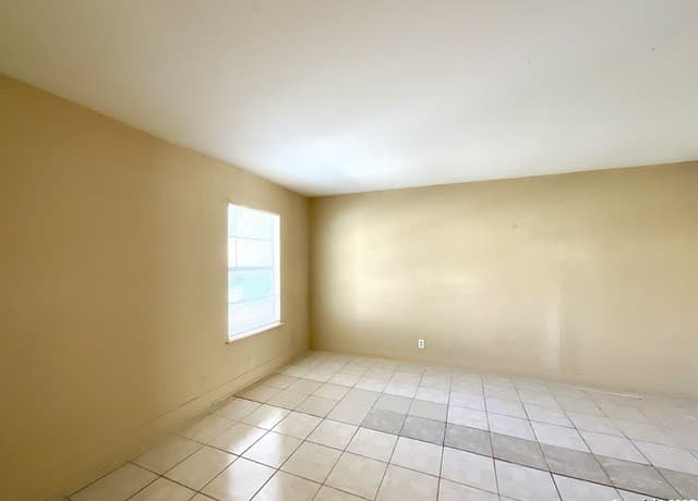3-bedroom rental at 7042 Glen Mist in San Antonio, TX — photo 2
