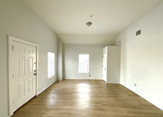 2-bedroom rental at 816 Rivas St Unit A in San Antonio, TX — photo 5