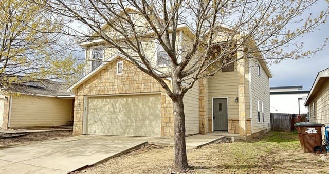 3-bedroom rental at 12227 Autumn Cherry in San Antonio, TX — photo 2